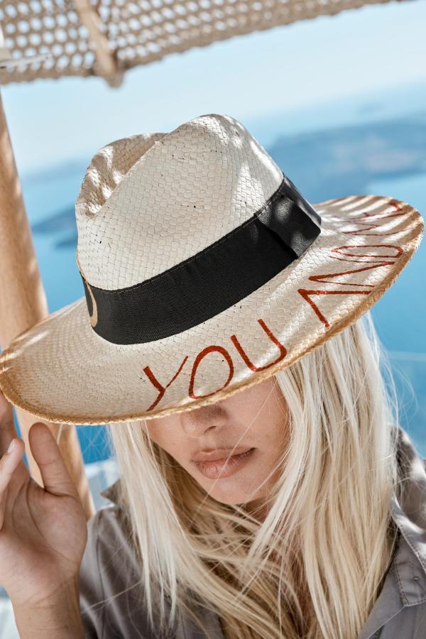 You & Me Suites Фира Екстериор снимка